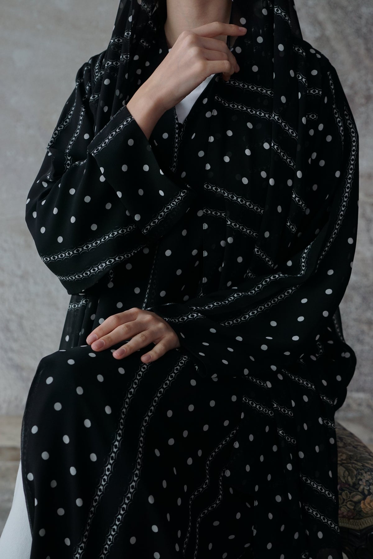 Noir Dot Abaya