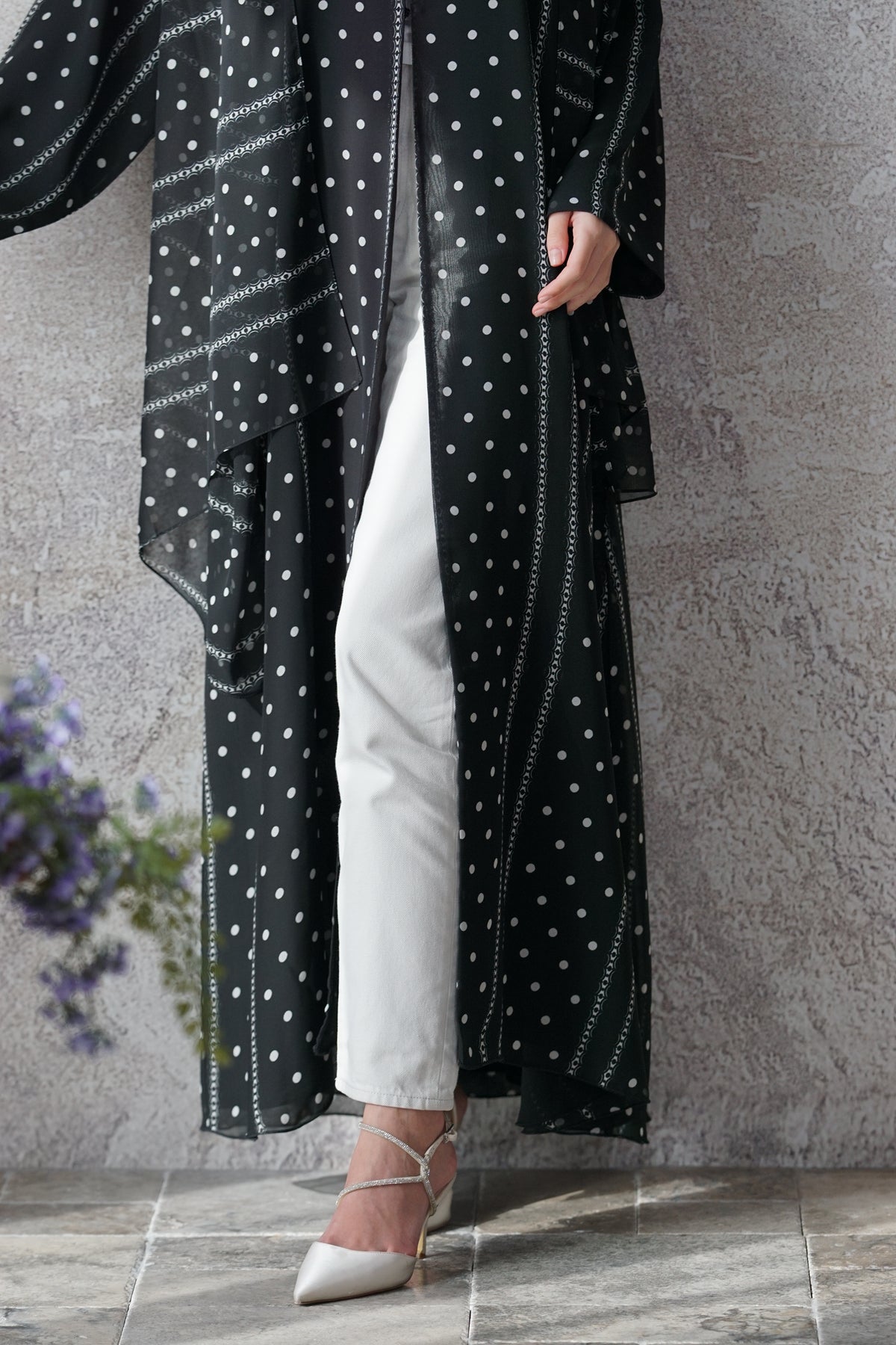 Noir Dot Abaya